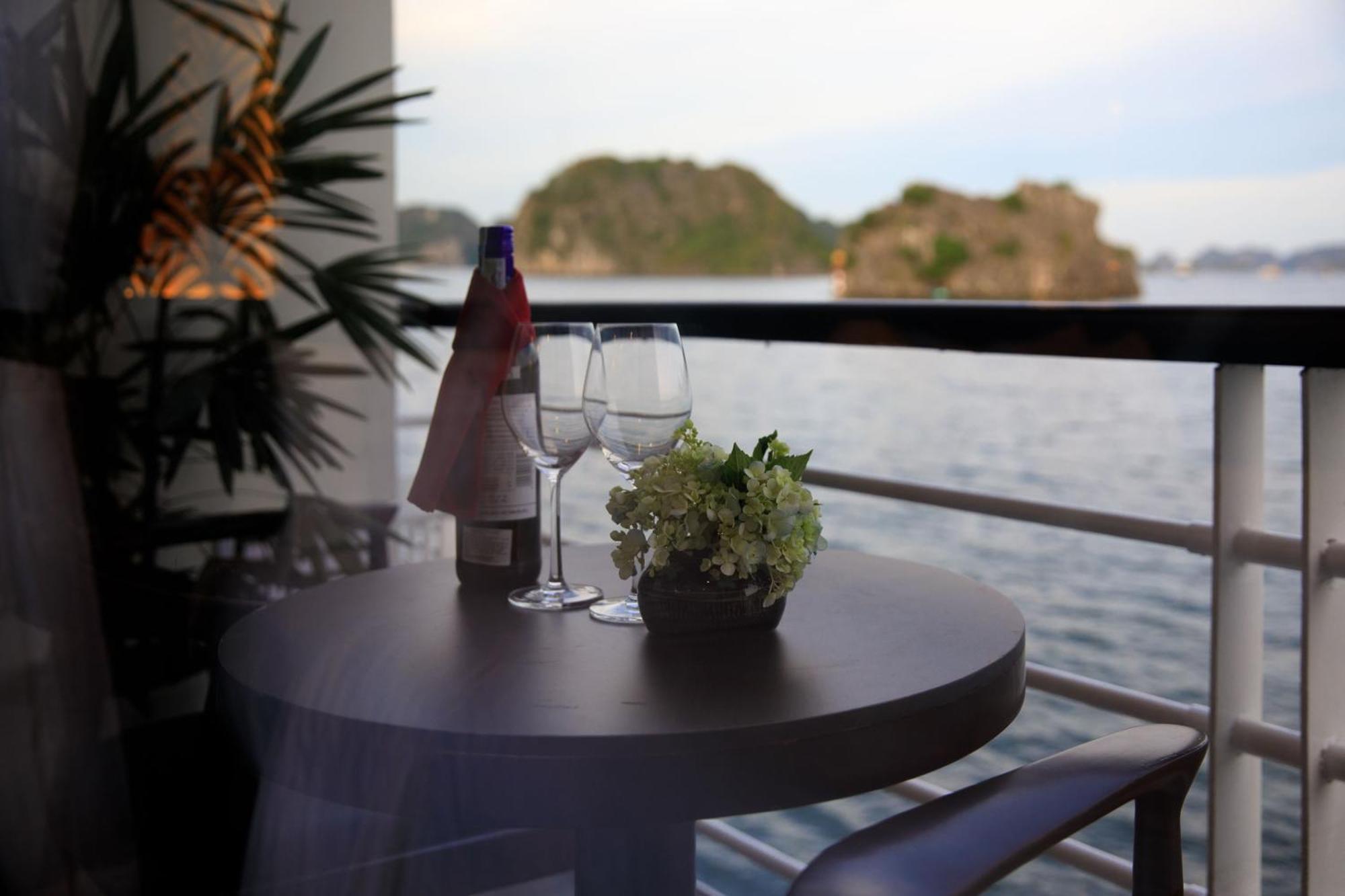 V'Spirit Cruise Hotel Hạ Long Ngoại thất bức ảnh