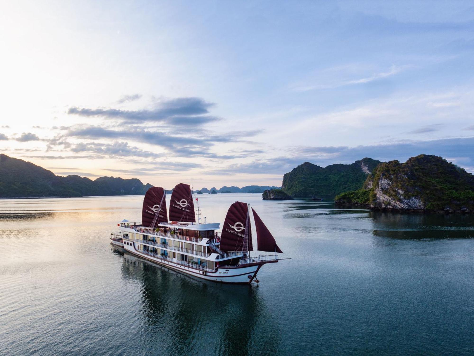 V'Spirit Cruise Hotel Hạ Long Ngoại thất bức ảnh